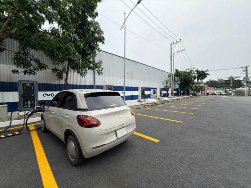 Nhờ cơ chế đòn bẩy tài chính từ TMT-Egreen , mức vốn ban đầu để một chủ mặt bằng hoặc hộ kinh doanh sở hữu và đưa vào vận hành một hệ thống trụ sạc nhanh DC có dải công suất linh hoạt từ 20kW đến 120kW dao động từ khoảng 40 triệu đồng. Ảnh: TMT-Egreen.