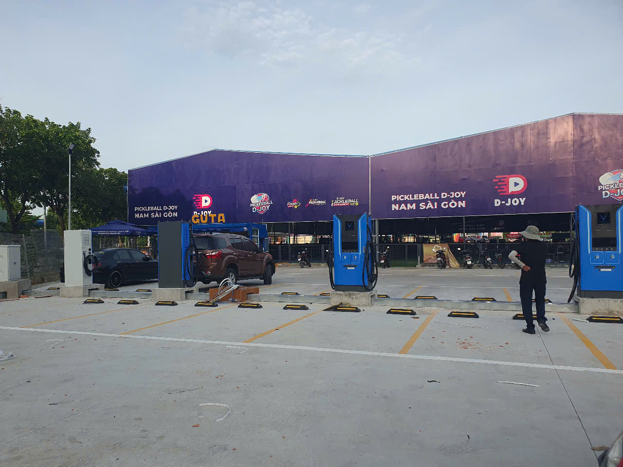VinFast hiện vẫn đang là đầu tàu phát triển hệ thống trạm sạc cho xe điện khắp Việt Nam. Tuy nhiên, VinFast chưa có ý định mở cho các đơn vị khác 
